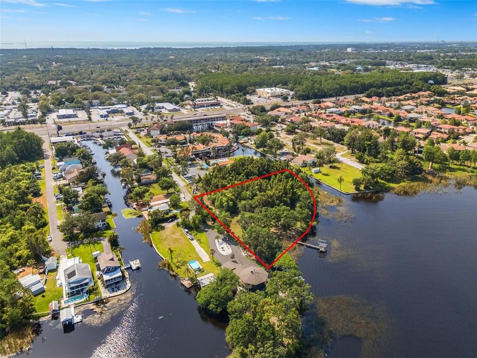 待售: $1,490,000 (2.89 acres)