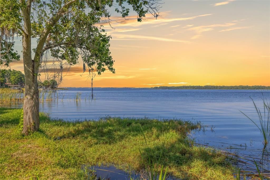 待售: $1,490,000 (2.89 acres)