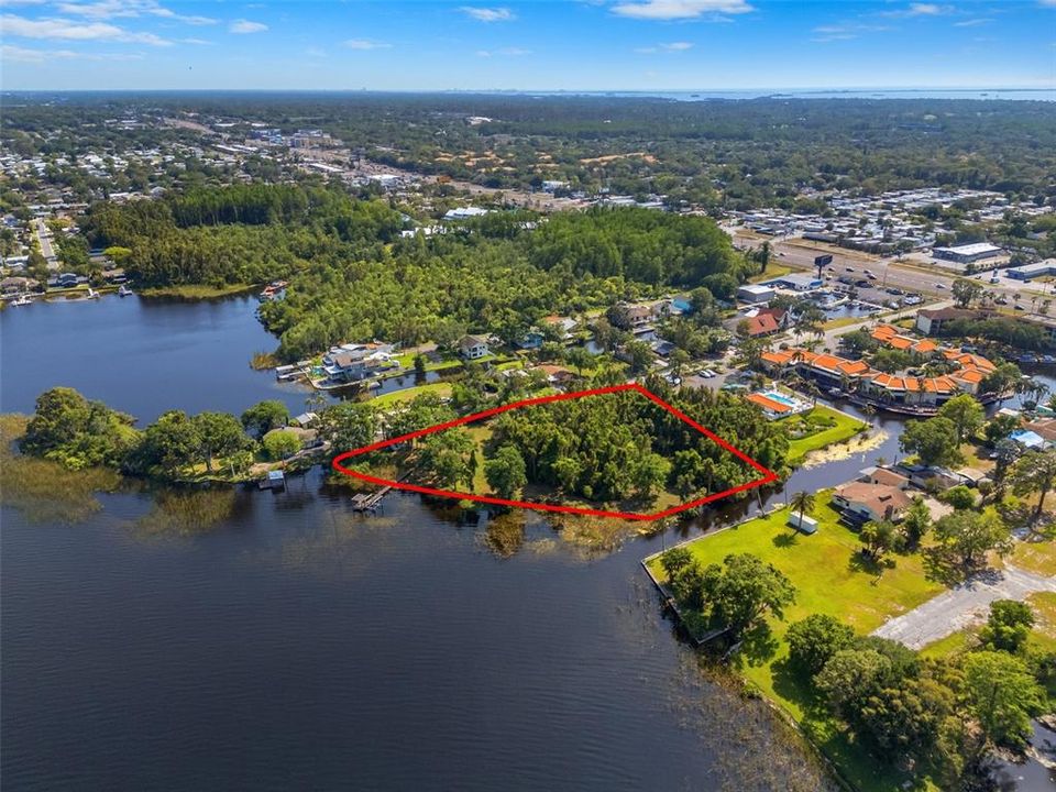 待售: $1,490,000 (2.89 acres)