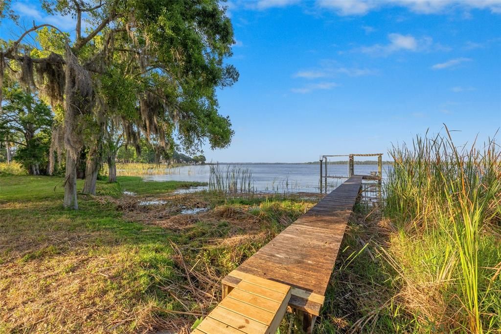 待售: $1,490,000 (2.89 acres)