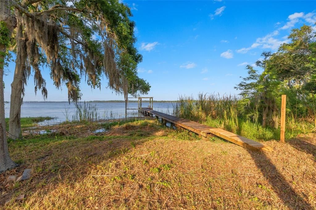 待售: $1,490,000 (2.89 acres)