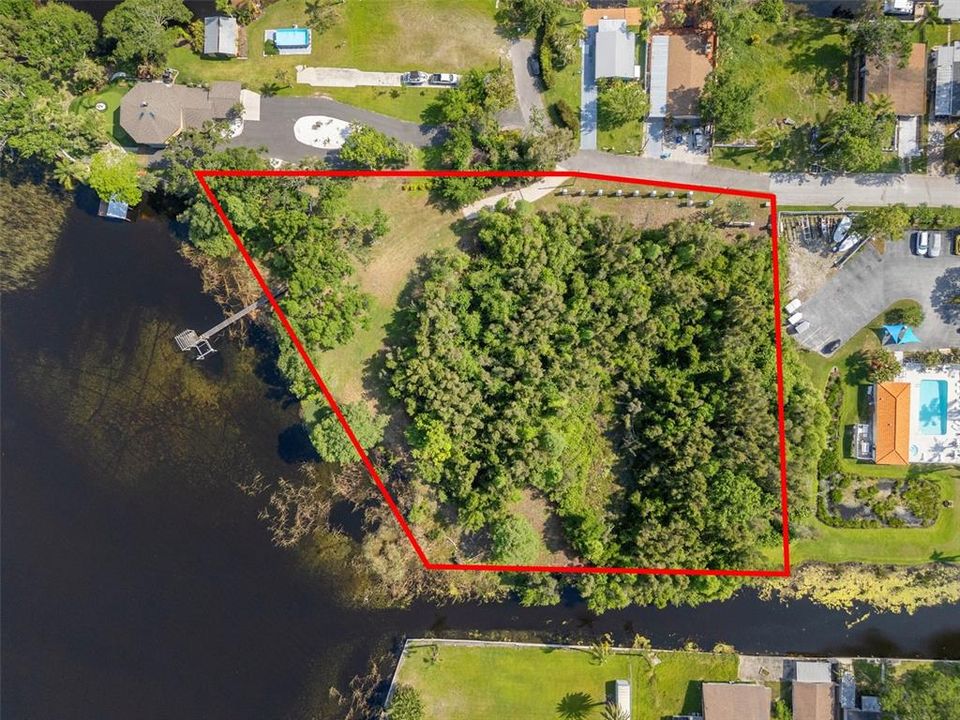 待售: $1,490,000 (2.89 acres)