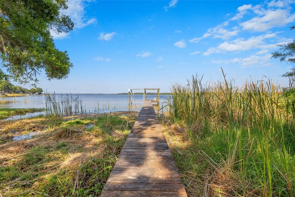 待售: $1,490,000 (2.89 acres)