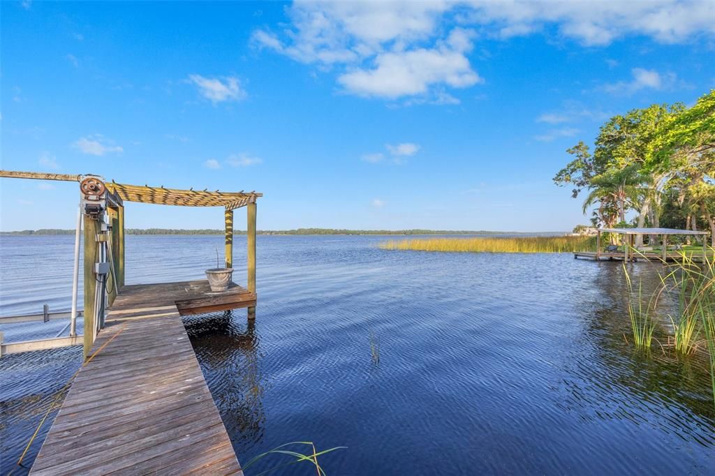 待售: $1,490,000 (2.89 acres)