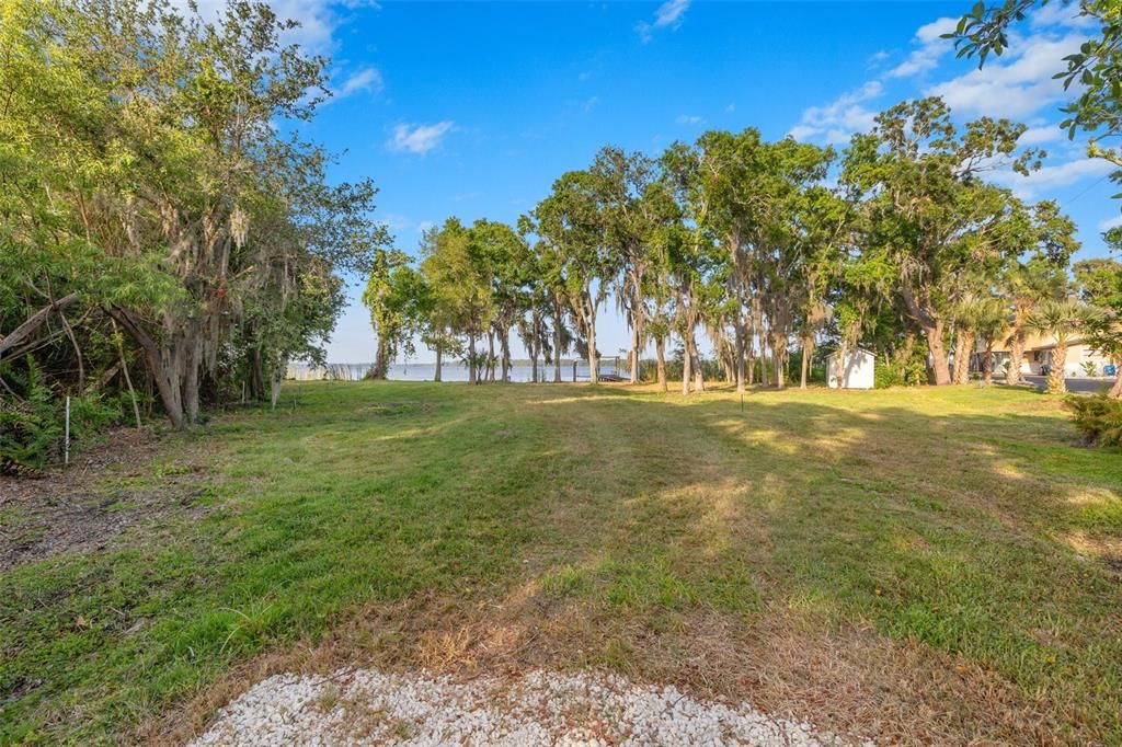 待售: $1,490,000 (2.89 acres)