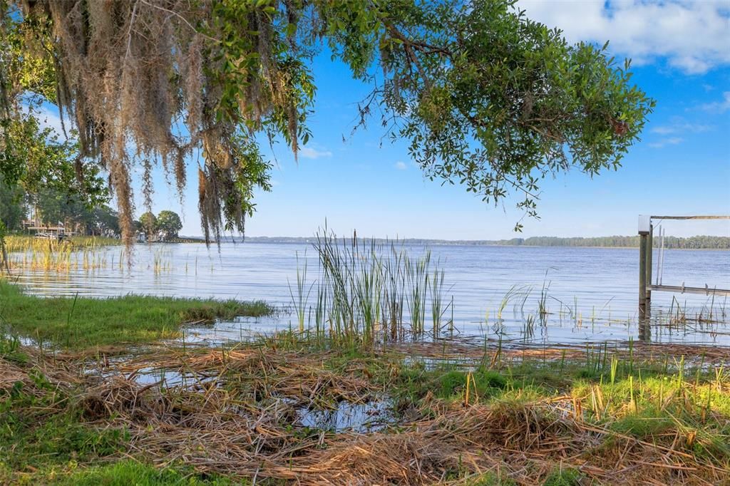 待售: $1,490,000 (2.89 acres)