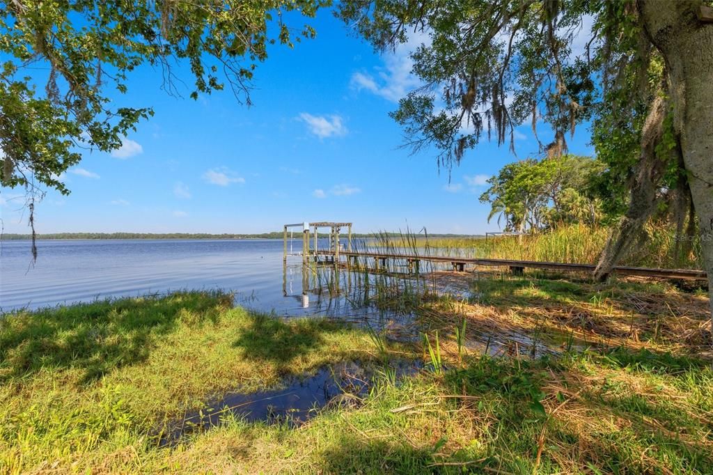 待售: $1,490,000 (2.89 acres)