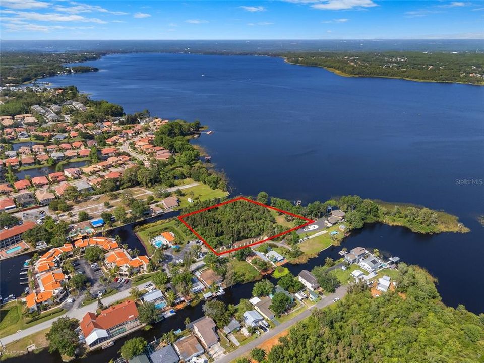 待售: $1,490,000 (2.89 acres)