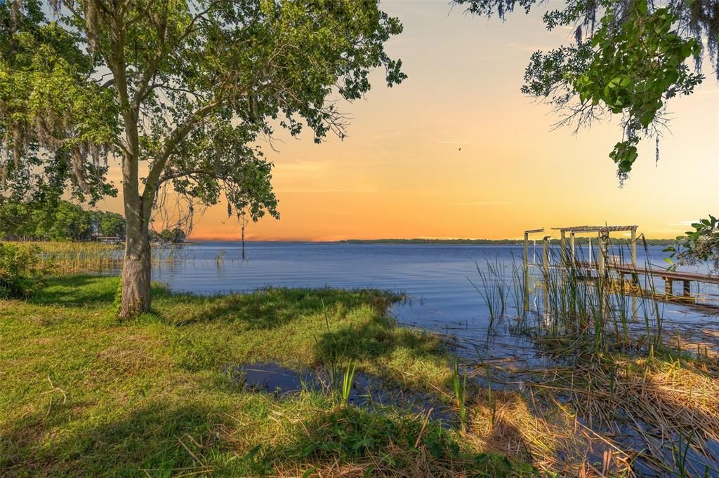 待售: $1,490,000 (2.89 acres)