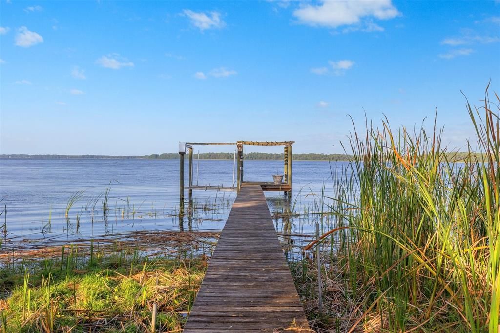 待售: $1,490,000 (2.89 acres)