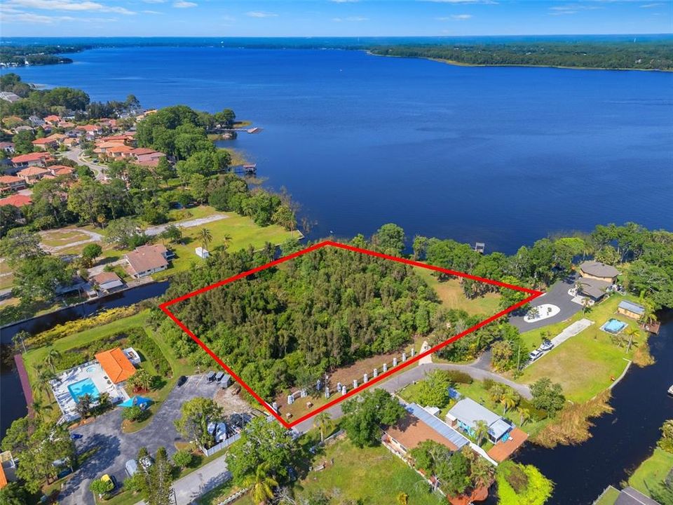 待售: $1,490,000 (2.89 acres)