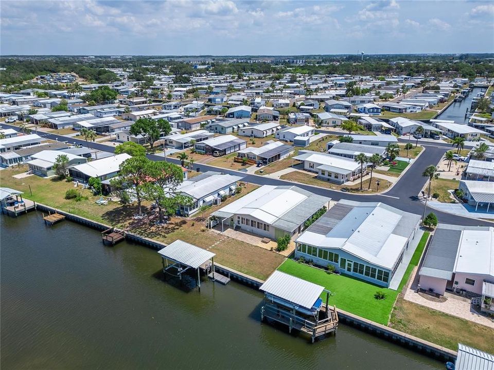 Под контрактом: $289,000 (2 спален, 2 ванн, 1200 Квадратных фут)