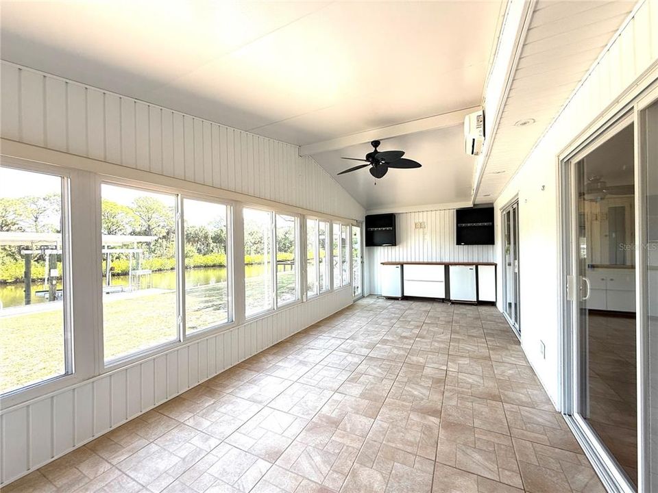 Под контрактом: $289,000 (2 спален, 2 ванн, 1200 Квадратных фут)