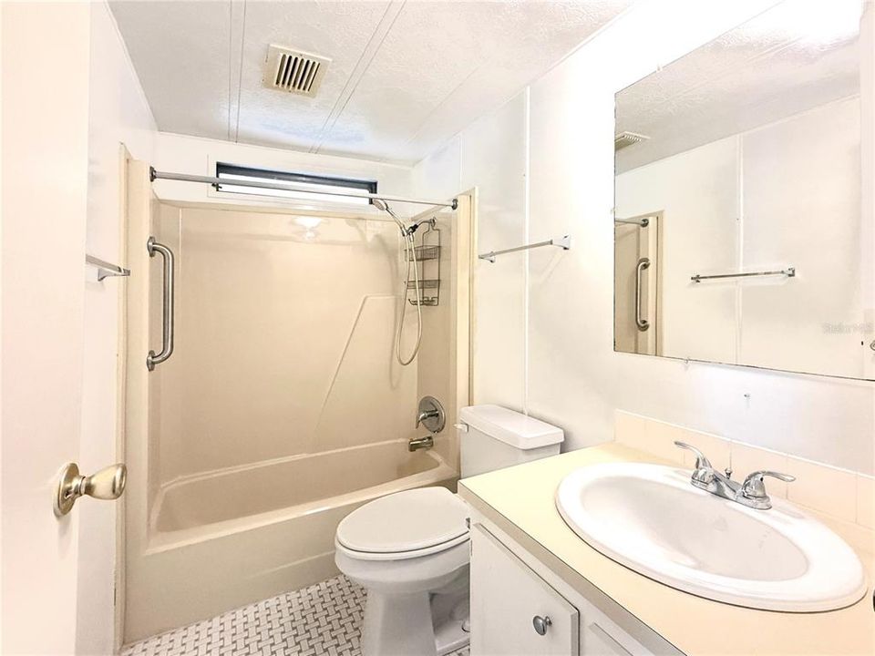 Под контрактом: $289,000 (2 спален, 2 ванн, 1200 Квадратных фут)