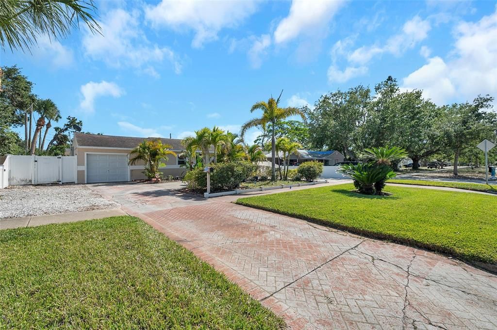 Recently Sold: $519,000 (4 beds, 2 baths, 1621 Square Feet)