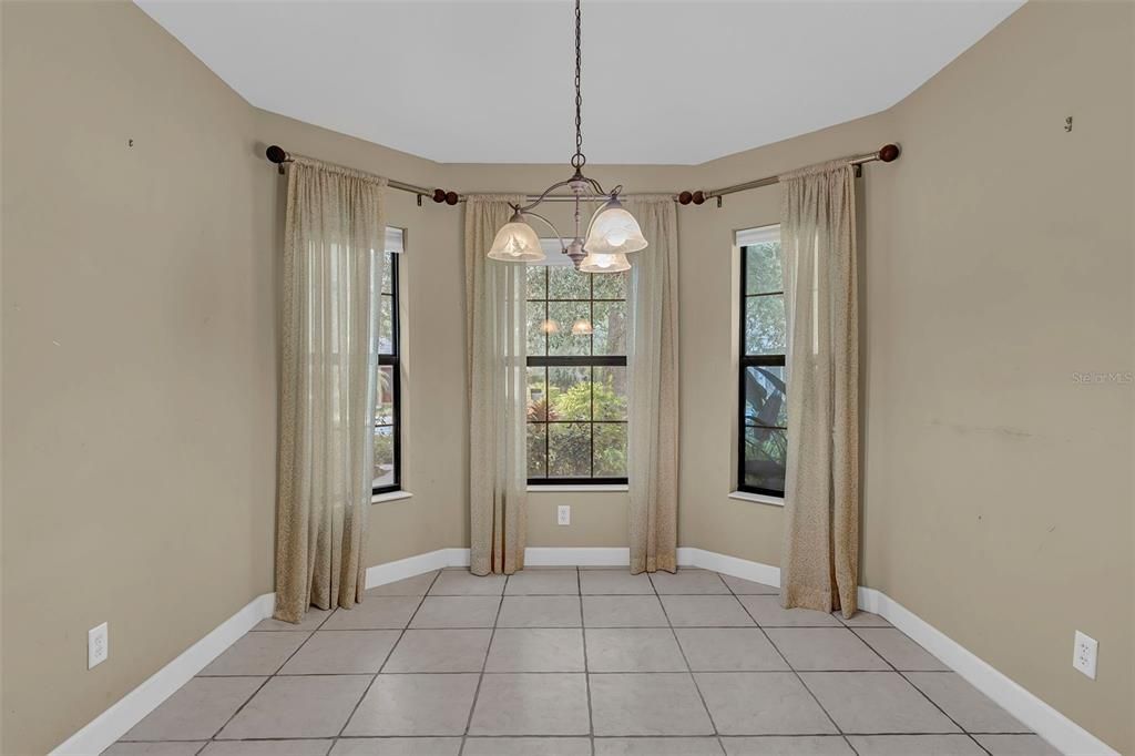 待售: $380,000 (3 贝兹, 2 浴室, 1613 平方英尺)