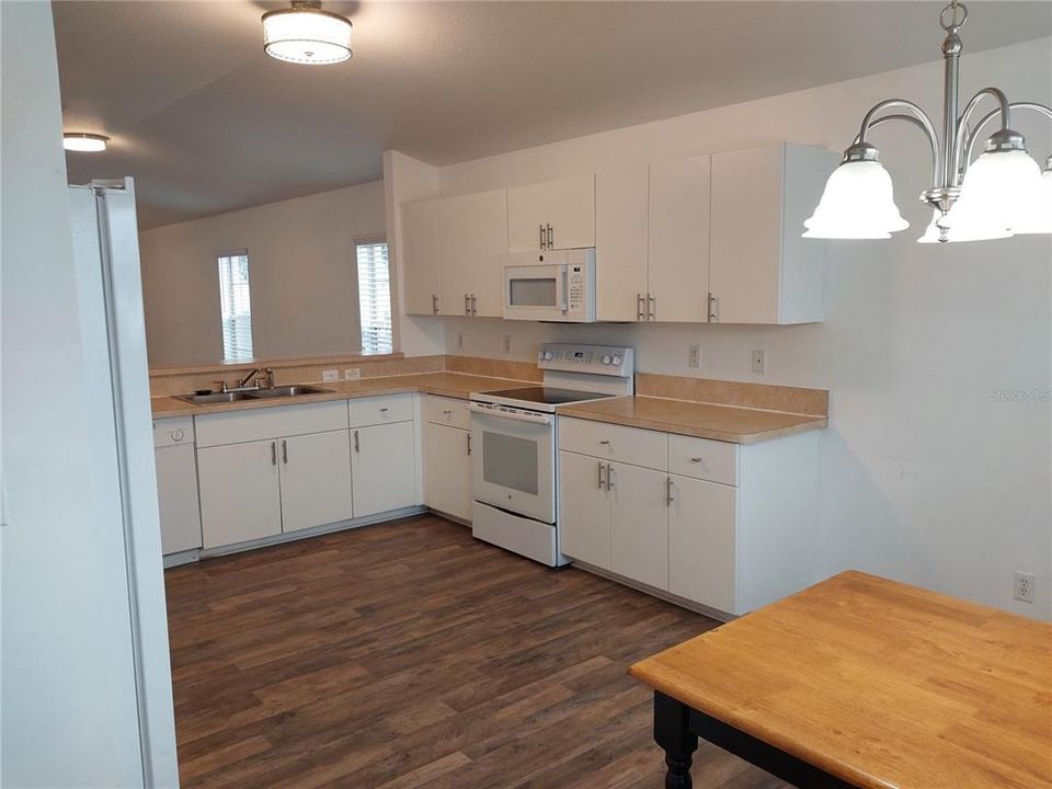 На продажу: $265,000 (3 спален, 2 ванн, 1770 Квадратных фут)