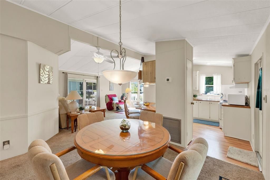 For Sale: $165,900 (2 beds, 2 baths, 1056 Square Feet)