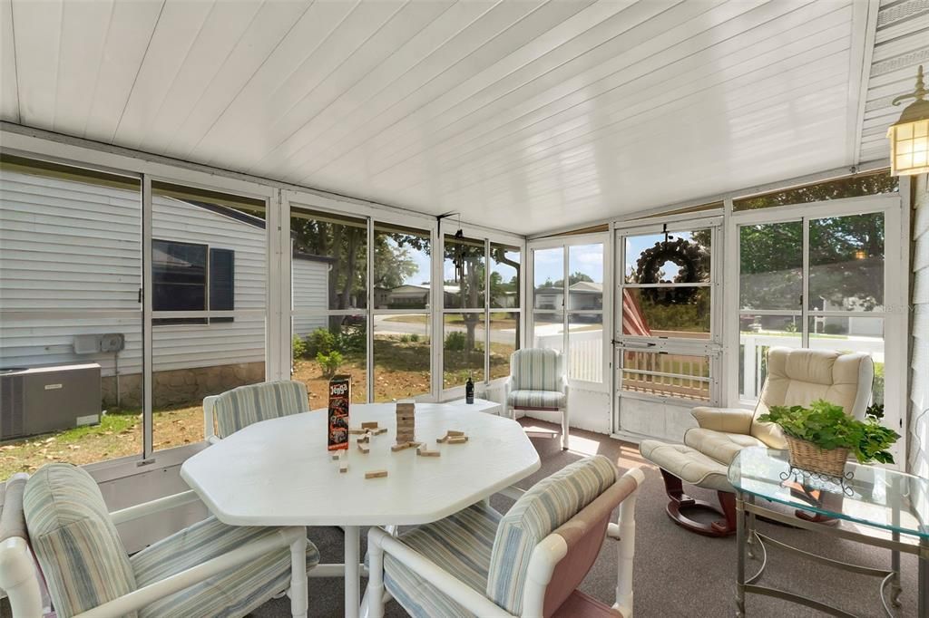 For Sale: $165,900 (2 beds, 2 baths, 1056 Square Feet)