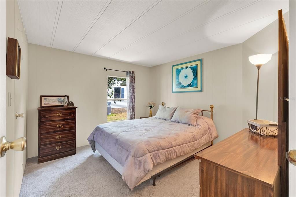 For Sale: $165,900 (2 beds, 2 baths, 1056 Square Feet)