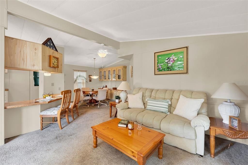 For Sale: $165,900 (2 beds, 2 baths, 1056 Square Feet)