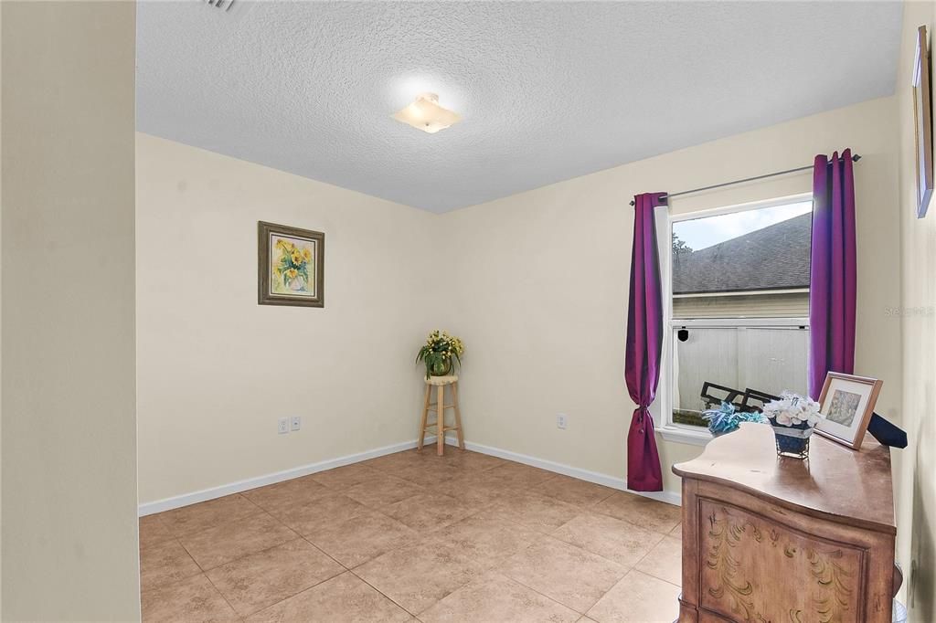 待售: $414,000 (4 贝兹, 2 浴室, 2043 平方英尺)