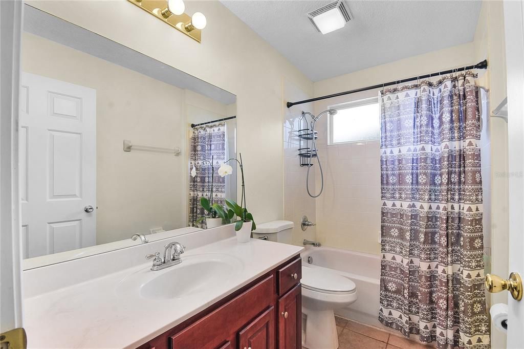 待售: $414,000 (4 贝兹, 2 浴室, 2043 平方英尺)