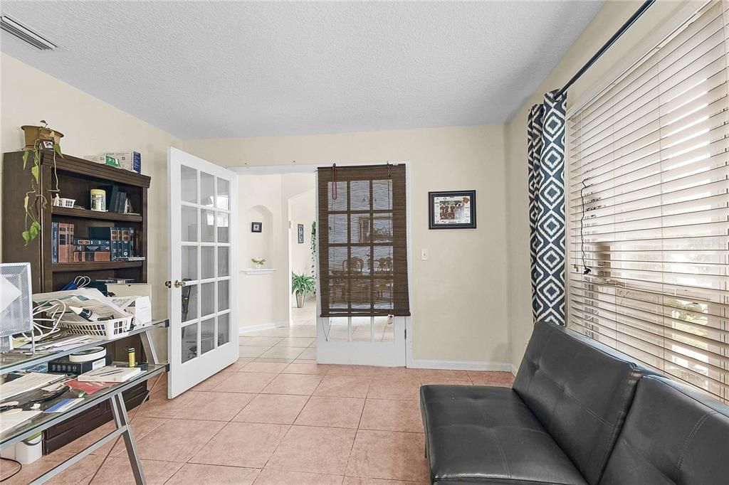 待售: $414,000 (4 贝兹, 2 浴室, 2043 平方英尺)