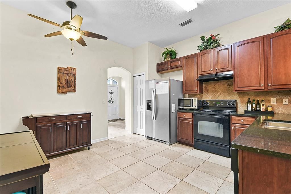 待售: $414,000 (4 贝兹, 2 浴室, 2043 平方英尺)