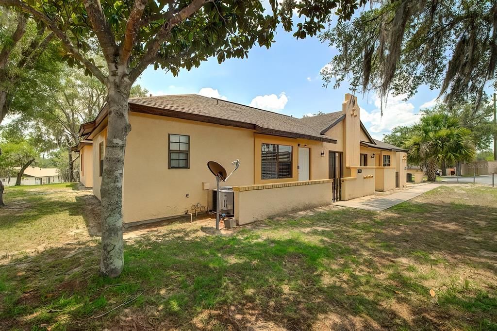 For Sale: $121,900 (2 beds, 2 baths, 832 Square Feet)