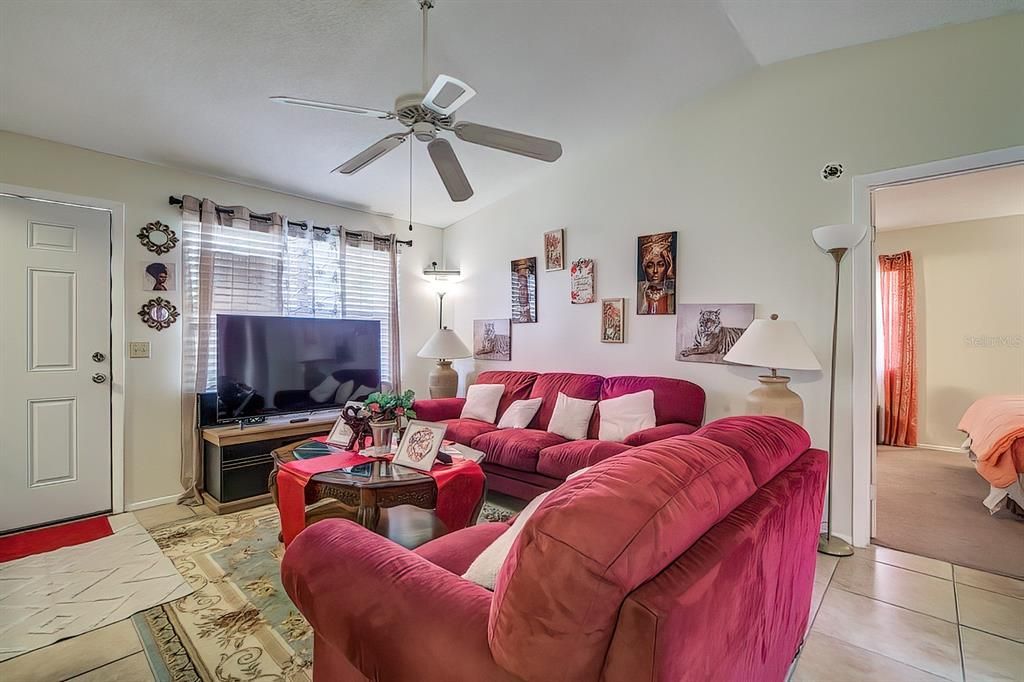 For Sale: $121,900 (2 beds, 2 baths, 832 Square Feet)