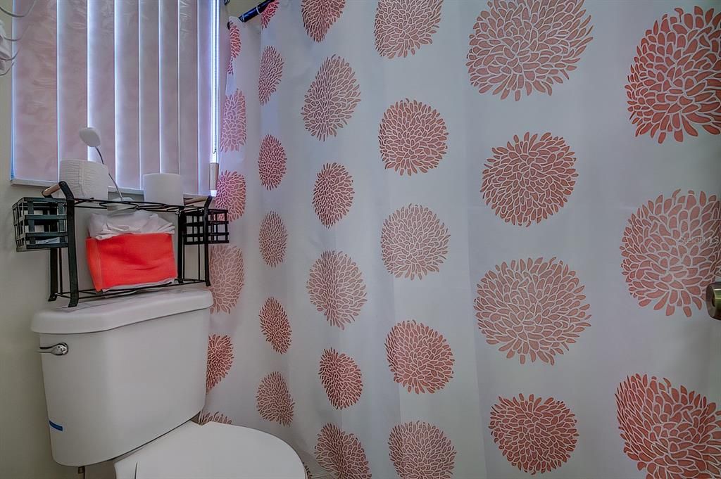 For Sale: $121,900 (2 beds, 2 baths, 832 Square Feet)