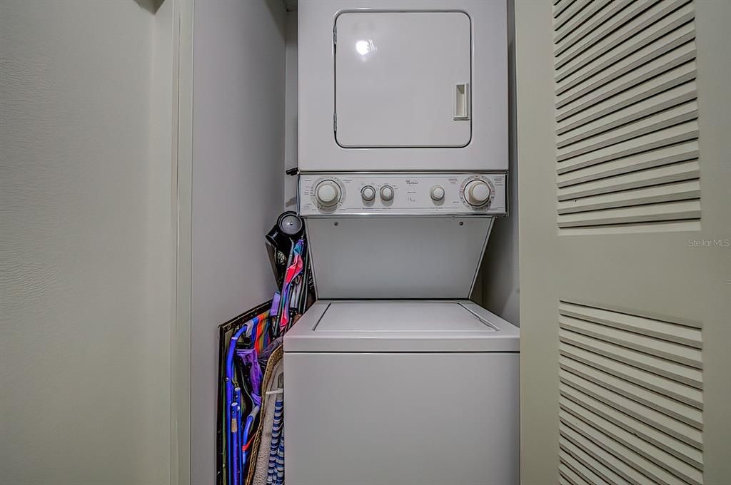 For Sale: $121,900 (2 beds, 2 baths, 832 Square Feet)