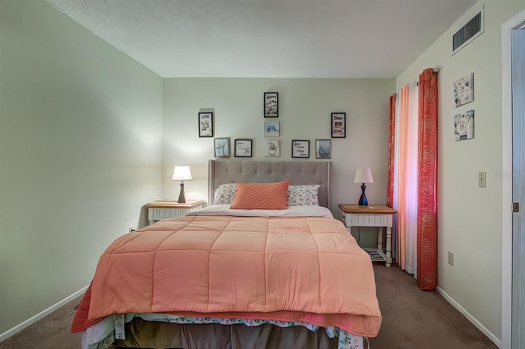 For Sale: $121,900 (2 beds, 2 baths, 832 Square Feet)