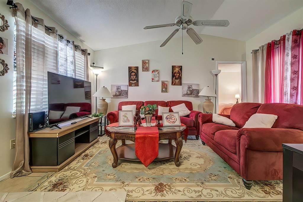 For Sale: $121,900 (2 beds, 2 baths, 832 Square Feet)