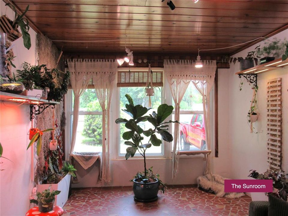 For Sale: $299,900 (3 beds, 2 baths, 1780 Square Feet)