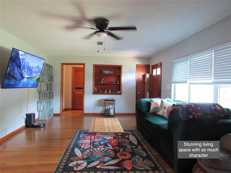 For Sale: $299,900 (3 beds, 2 baths, 1780 Square Feet)