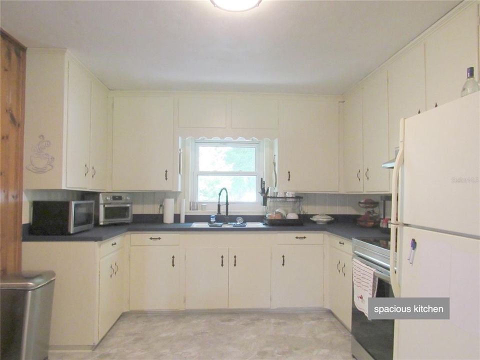 For Sale: $299,900 (3 beds, 2 baths, 1780 Square Feet)