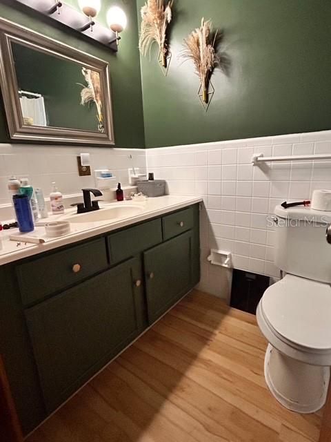 For Sale: $299,900 (3 beds, 2 baths, 1780 Square Feet)