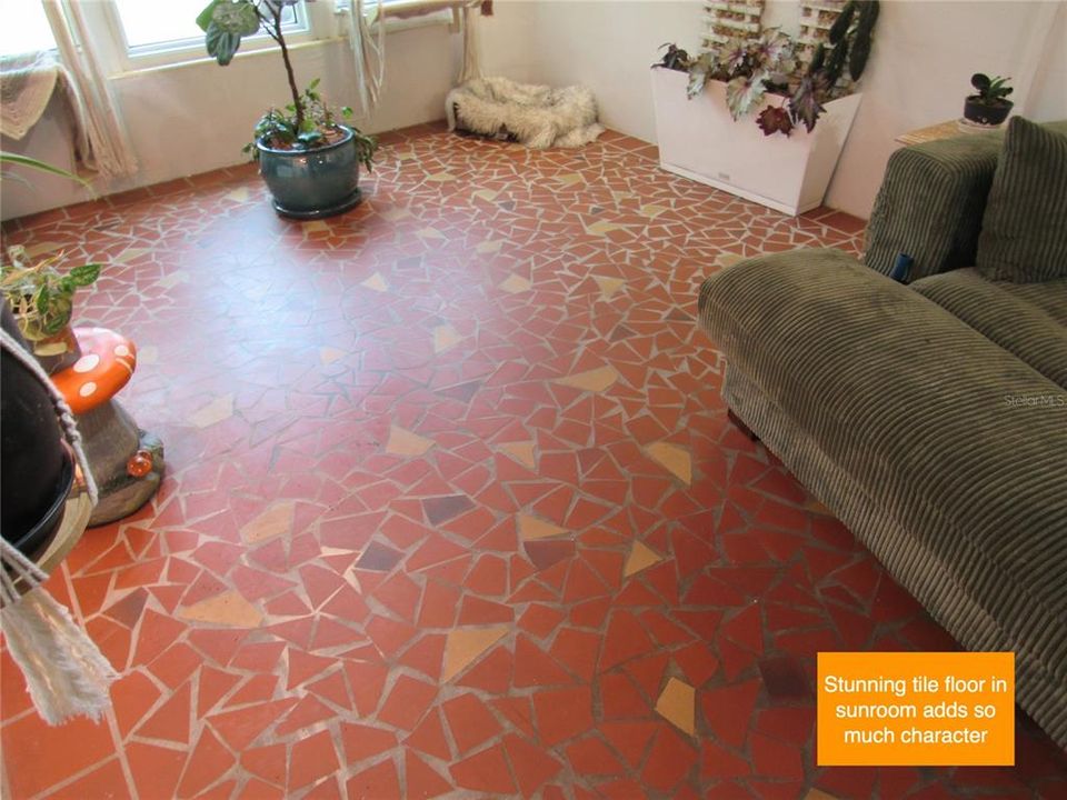 For Sale: $299,900 (3 beds, 2 baths, 1780 Square Feet)