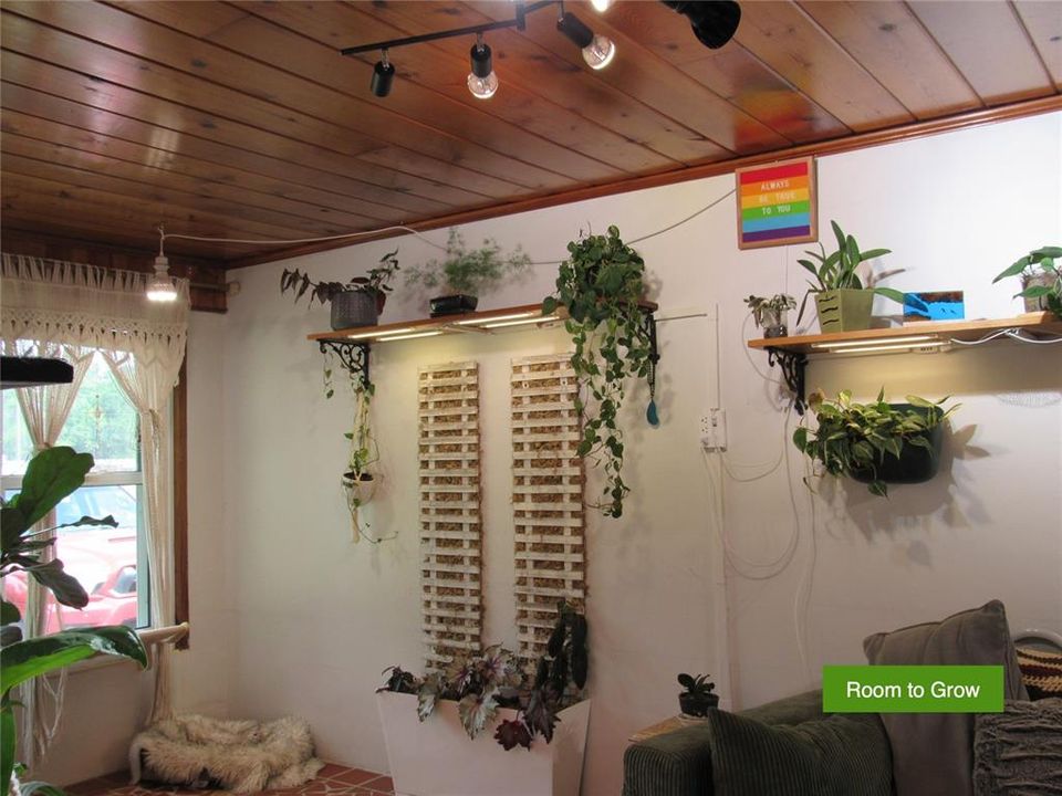 For Sale: $299,900 (3 beds, 2 baths, 1780 Square Feet)