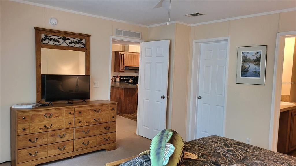 Active With Contract: $205,000 (3 beds, 2 baths, 1215 Square Feet)