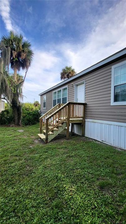 Active With Contract: $205,000 (3 beds, 2 baths, 1215 Square Feet)