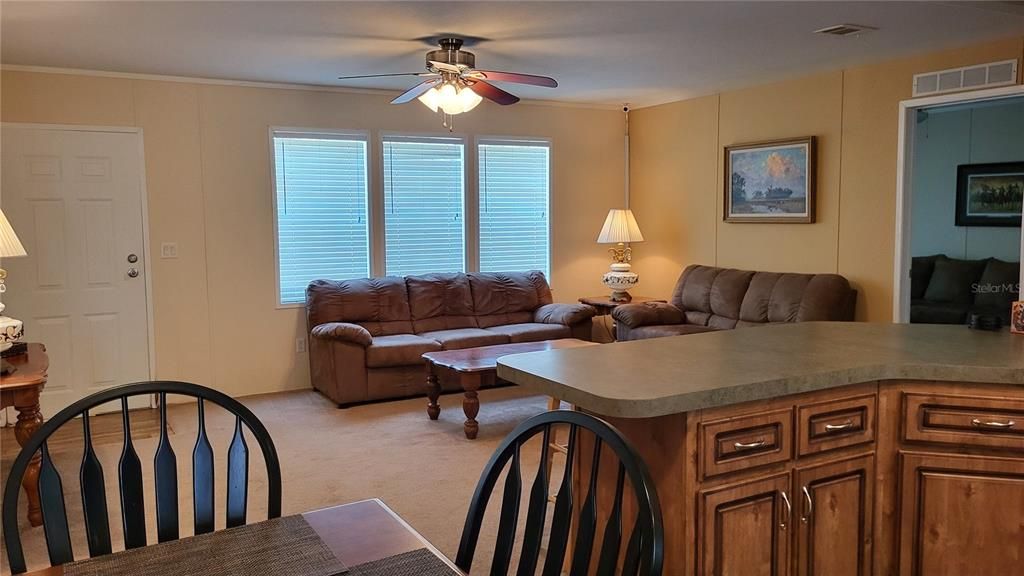 Active With Contract: $205,000 (3 beds, 2 baths, 1215 Square Feet)