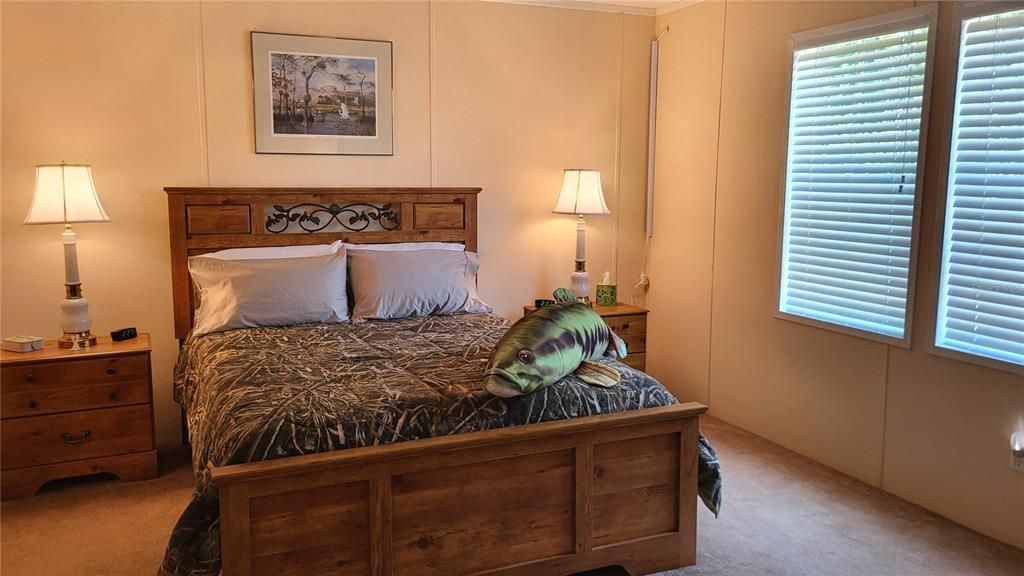 Active With Contract: $205,000 (3 beds, 2 baths, 1215 Square Feet)