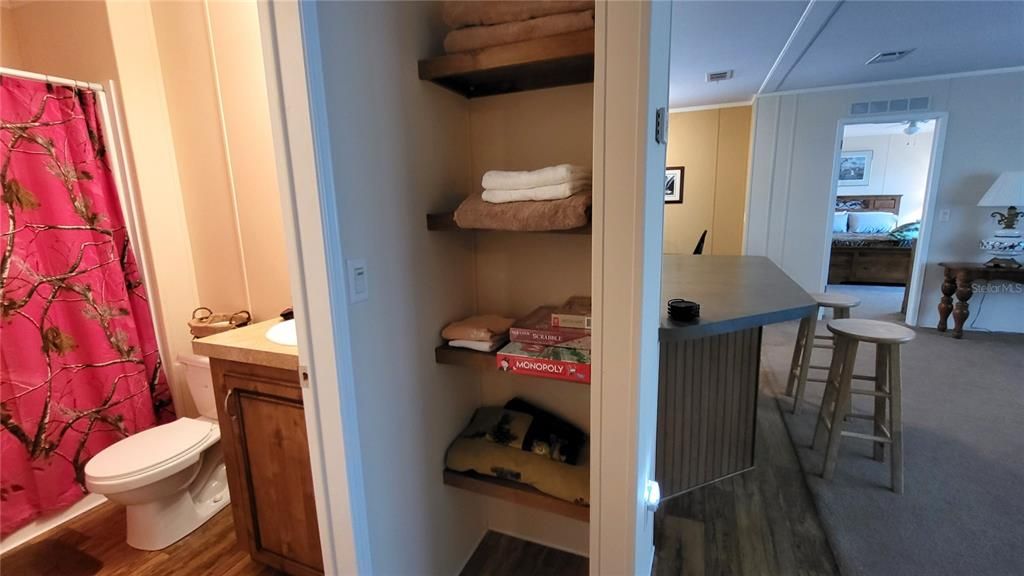 Active With Contract: $205,000 (3 beds, 2 baths, 1215 Square Feet)