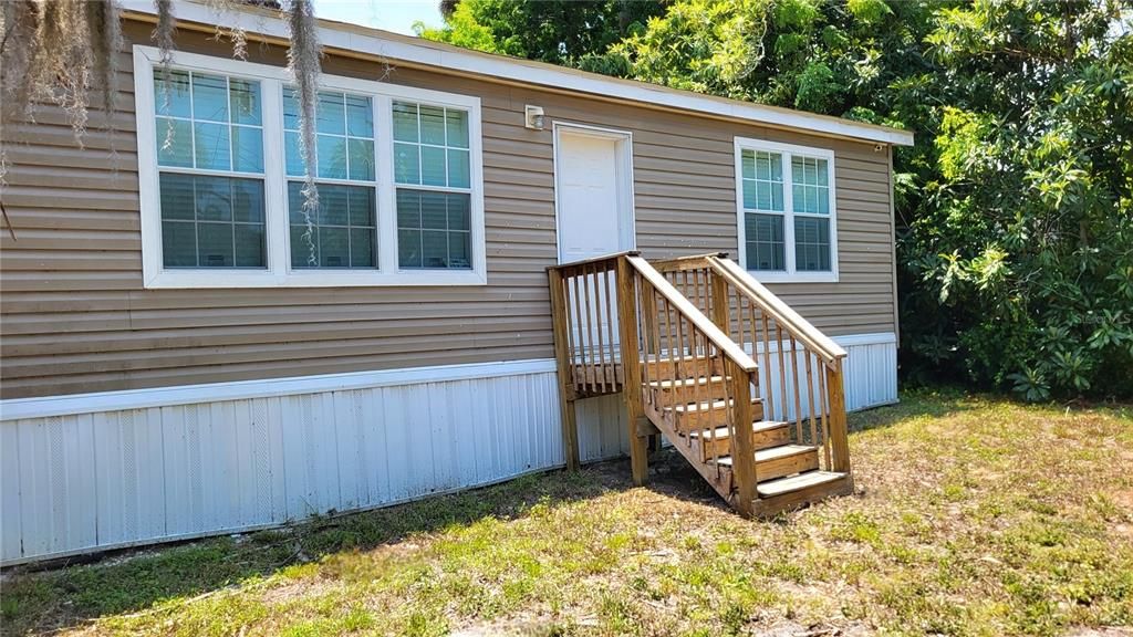 Active With Contract: $205,000 (3 beds, 2 baths, 1215 Square Feet)