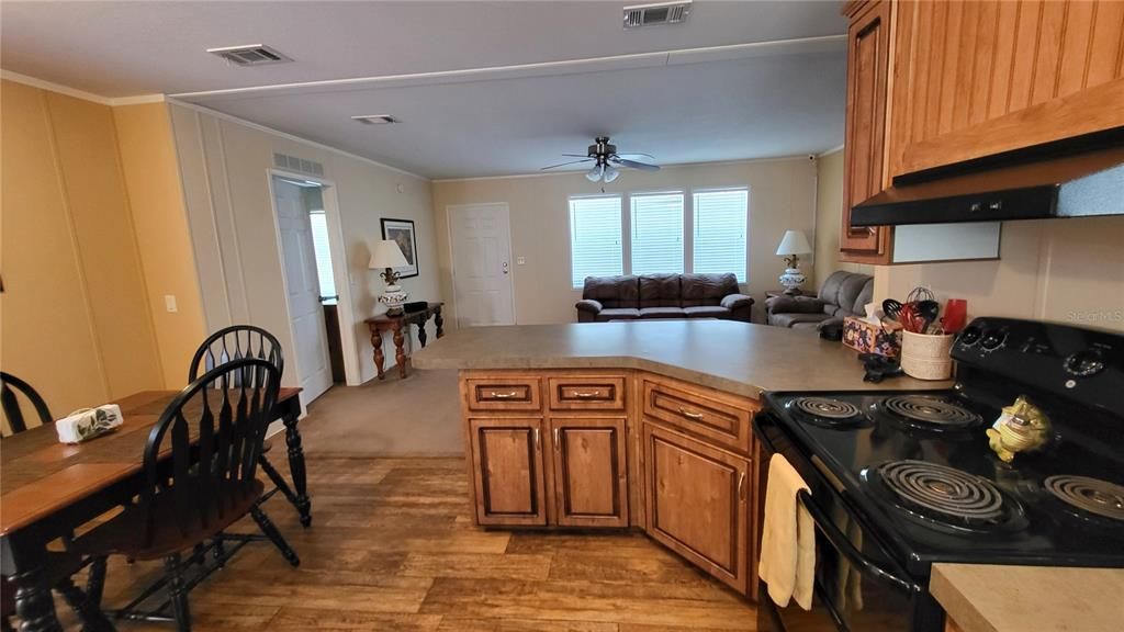 Active With Contract: $205,000 (3 beds, 2 baths, 1215 Square Feet)