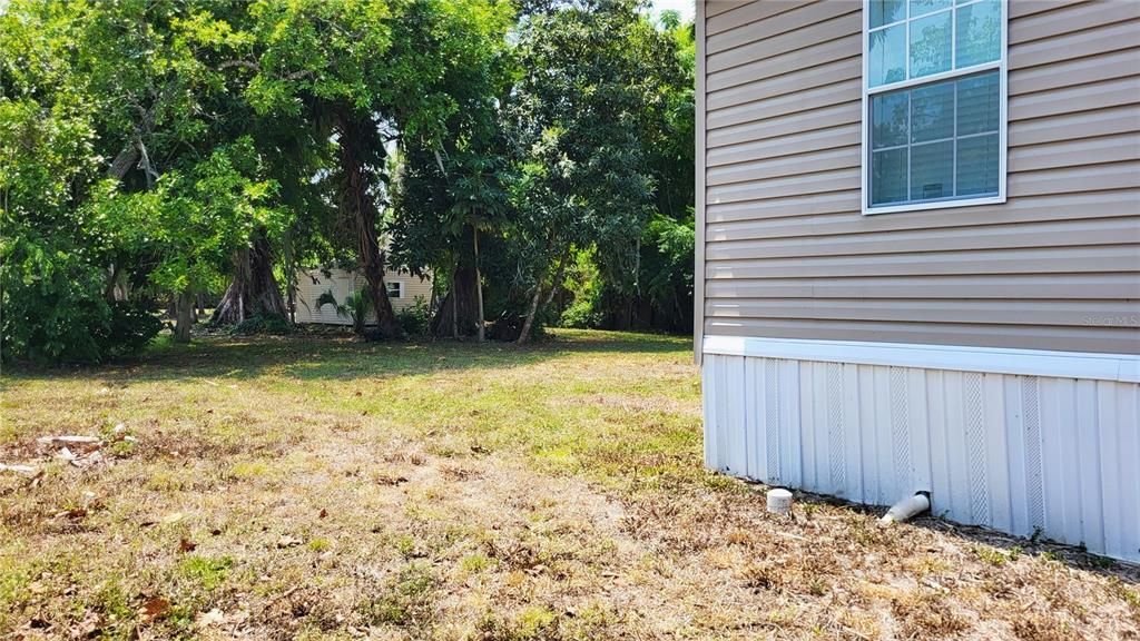 Active With Contract: $205,000 (3 beds, 2 baths, 1215 Square Feet)