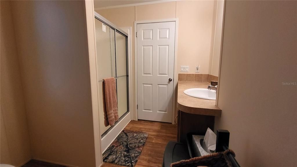 Active With Contract: $205,000 (3 beds, 2 baths, 1215 Square Feet)